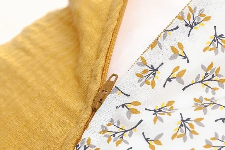 Nursing pillow with zipper