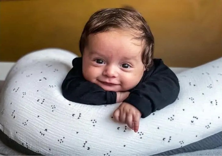 Nursing pillow prone position