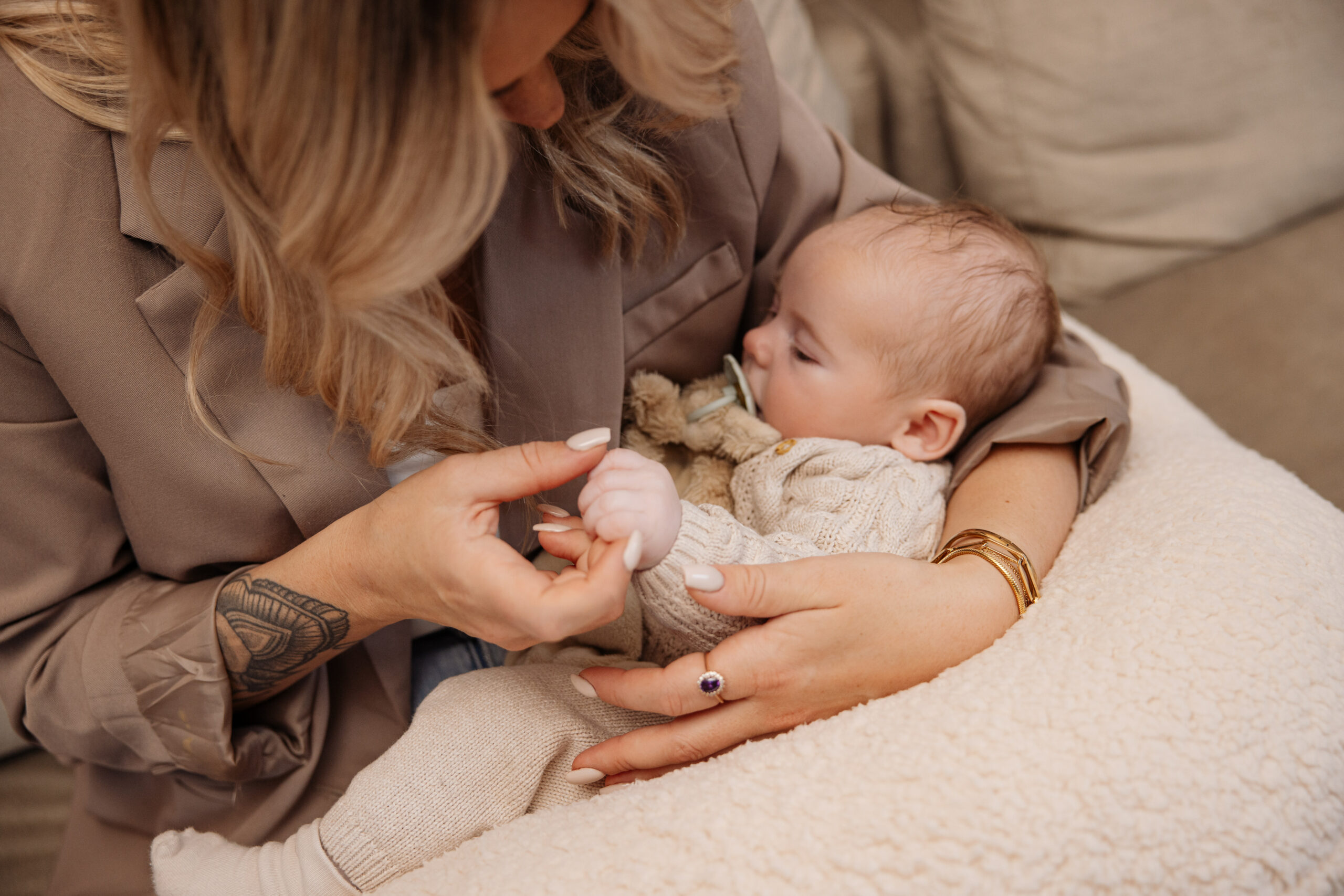 Perfect support with Snoozzz Nursing pillow Small Teddy Natural