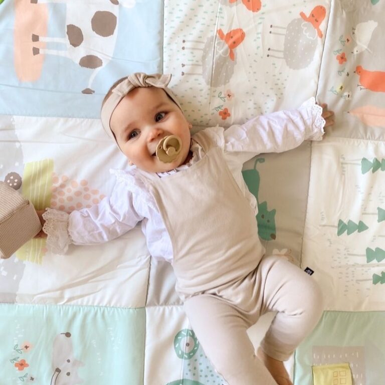 speelkleed met baby 2