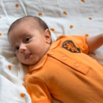 oranje baby romper